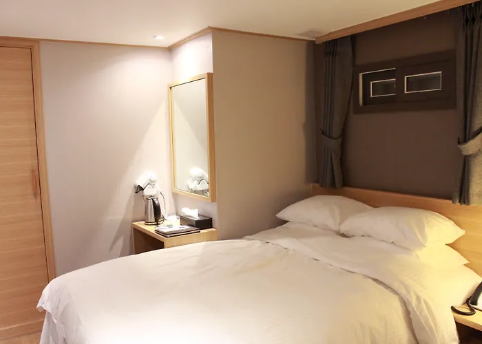 Hotel About 2*